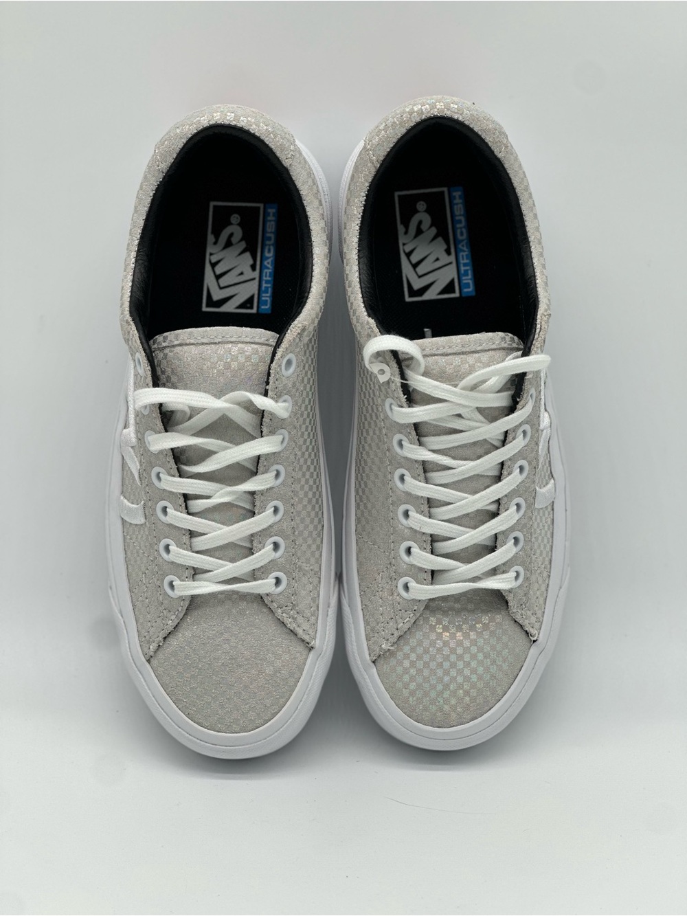 Vans Men’s Low-Top Sneakers in Light Silver and White - Picture 3 of 10